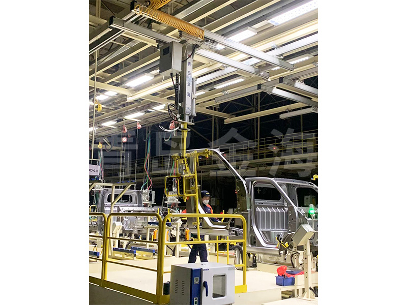 側(cè)圍裝配機(jī)械手